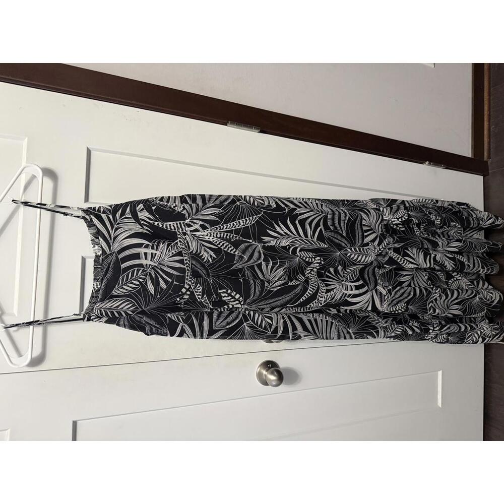 Banana Republic maxi dress in black and white floral sundress size medium